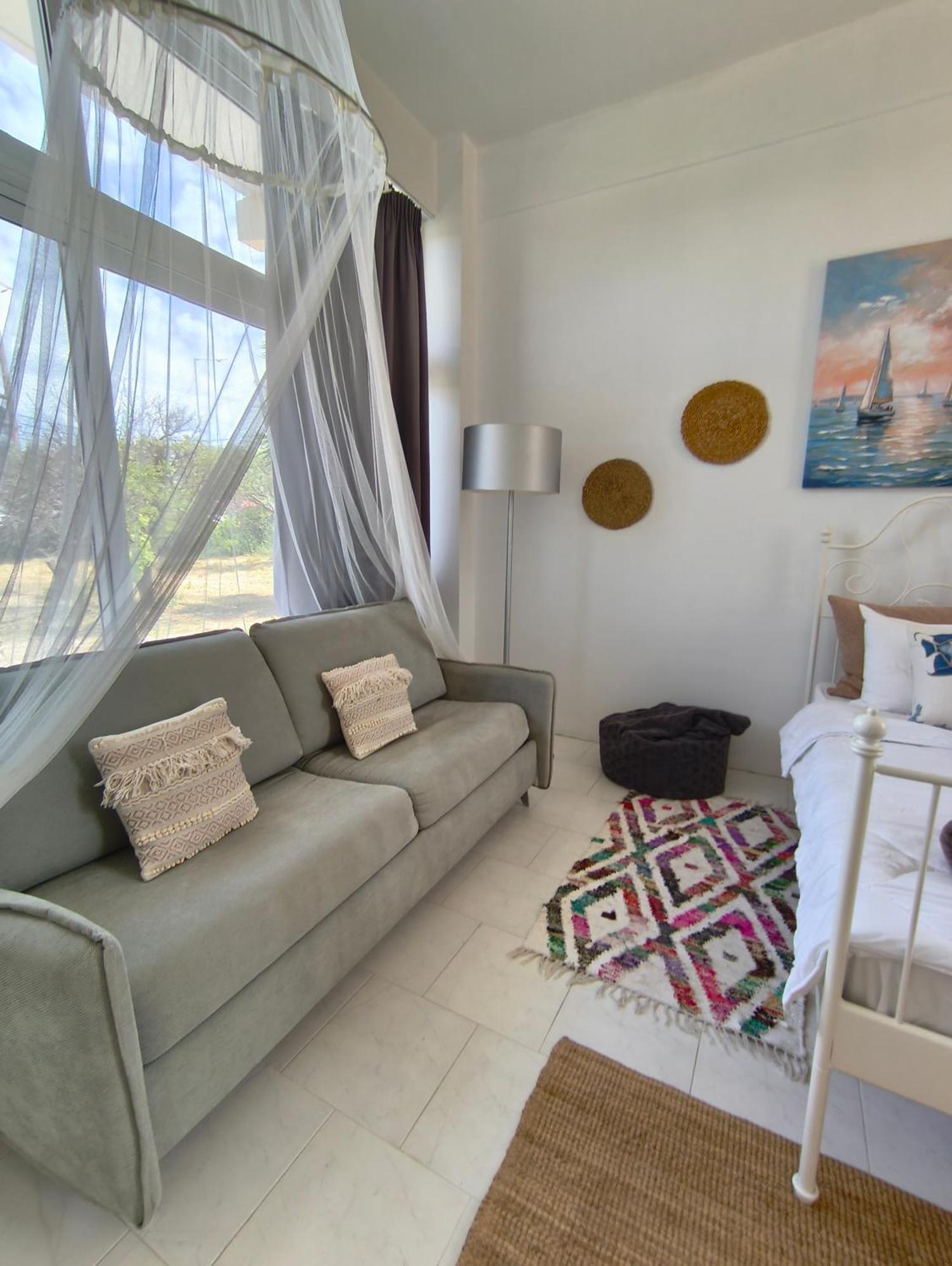 Spacious House Theológos